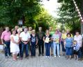 Bild: bey
Katrin und Hans Senft (vorne, von links) sowie Bürgermeister Karlheinz Budnik und seine Frau Gudrun (von rechts) ehren langjährige Camper.