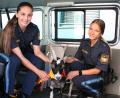 Bild: -
Polizeiobermeisterin Kossner (l.) und Polizeimeisterin Johannes mit der Ziege in einem Polizeifahrzeug. Foto: Polizeipräsidium Unterfranken