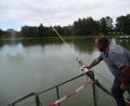 Bild: Kunz
Die Freiwillige Feuerwehr hat sofort geholfen und dem Schätzlerbad eine Pumpe mit Schlauch zur Sauerstoffanreicherung Verfügung gestellt.