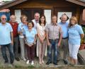 Bild: hcz
Der neue Landesschießwart Michael Terwart (Dritter von rechts) sowie seine Schriftführer Sonja und Heinrich Dendorfer (Vierte und Fünfter von rechts) stellen sich ihren Weidener Kameraden vor. Larissa Möller holt sich mit einem Meisterschuss den Wanderpokal.
