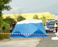 Bild: Jesus Andrade/El Correo/dpa
Polizisten sichern am Fundort der Leiche von Sophia L., nahe der Autobahn bei Asparrena in Spanien, Spuren.