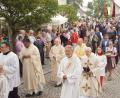 Bild: mmj
Die Priester, unter ihnen Weibischof Reinhard Pappenberger, zogen mit den Ehrengästen und den vielen Gläubigen zum Kalvarienberg.