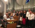 Bild: Tietz
Konzert in der Marienkirche: Michael Koch an der Orgel, Sebastian Lindner (Horn), Jürgen Probst (Trompete) und der Chor „Vocalissimo“ mit vier Sängerinnen und zwei Sängern (von links).