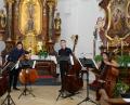 Bild: Walter Beyerlein
Ein Quartett, international besetzt mit Kontrabassisten aus Südkorea, China, Portugal und Deutschland, eröffnet das Konzert der Orchesterakademie in der Kreuzbergkirche.