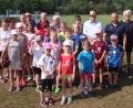 Bild: gsc
FC-Vorsitzender Dieter Rosenberg (hinten, Dritter von rechts) und seine Helfer spornten die teilnehmenden Kinder und Jugendlichen an.
