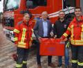 Bild: du
Gemeinde und Feuerwehr freuen sich über das Geschenk eines "mobilen Rauchverschlusses" von der Versicherungskammer Bayern, das Direktionsbeauftragter Andreas Krenn (Zweiter von links) an stellvertretende Kommandantin Carola Adam, Bürgermeister Ernst Lenk und Kommandant Bernhard Eckert (von links) überreichte.