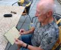 Bild: Manfred Gleißner
Auf den Stempel ist Alois Wolfram noch heute stolz: Er dokumentiert die letzte genehmigte Einreise nach der Besetzung.