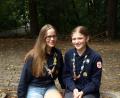 Bild: psba
Mia Weber und Nane Kopczyk (rechts) freuen sich, dass ihr Traum in einem Jahr in Erfüllung geht: Die zwei Pfadfinderinnen reisen zum Weltpfadfindertreffen in die USA.