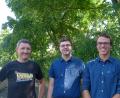 Bild: exb
Sie haben gut lachen: Oberstufenkoordinator Markus Koller mit Julian Scheipl und Markus Maier (von links).