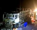 Bild: Auer, Alexander
Ein Lastwagen, der BMW-Motoren geladen hatte, brannte auf der A3 komplett aus.