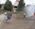 Bild: sei
Abkühlung gibt es bei der Wasserschlacht der Feuerwehr.