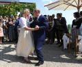 Bild: Roland Schlager/Apa-Pool/dpa
Karin Kneissl (FPÖ), Außenministerin von Österreich, tanzt mit Wladimir Putin, Präsident von Russland, im Gasthaus Tscheppe. Unter starken Sicherheitsvorkehrungen ist der russische Präsident zur Hochzeit der österreichischen Außenministerin mit Wolfgang Meilinger in der Steiermark gekommen. Die Einladung an Putin hatte national und international für Irritationen gesorgt.
