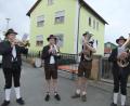 Bild: gm
Die Musikkapelle "Blechrauschen" gibt im Auftrag der Feuerwehr vor dem Kirchlein in Kreith ein Standkonzert.