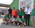 Bild: hcz
Vorsitzender Franz Bäumler (rechts) und Ehrenamtsbeauftragter Hans Forster (links daneben) mit der "U 13-D"- Mannschaft des FC Weiden-Ost.