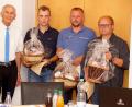 Bild: bkr
Zweiter Bürgermeister Karl-Heinz Glaser (von links) dankte Leiter des Bauhofs Martin Reichenberger, Marco Hautmann und Thomas Zapf für ihre selbstlose Tat am Fichtelsee.