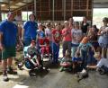 Bild: jr
Mit 17 Kindern besuchte die Inklusive Kinderferienbetreuung der Lebenshilfe am Donnerstagnachmittag den Stall der Familie Weigl (Walerhof) in Pilmersreuth an der Straße. Alexander und Michaela Weigl (von links) hießen die Kinder willkommen und führten sie durch den 2014 gebauten Stall. Julia Schmeller (Dritte von rechts) berichtete von 46 Kindern, die die dreiwöchige Kinderferienbetreuung nutzten.