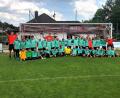 Bild: fop
Fast 40 Kinder nahmen heuer an der Fußballschule in Schmidmühlen teil, hier mit Stützpunktleiter Thomas Grill.