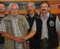 Bild: dob
Reinhold Janker aus Pleystein (Zweiter von links) ist neues Ehrenmitglied im Kleintierzuchtverein Vohenstrauß. Vorsitzender Josef Faltenbacher, zweiter Vorsitzender Reinhold Arnold und Zuchtfreund Matthias Sauer (von rechts nach links) gratulieren.