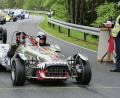 Bild: bsc
Darauf brennen viele Autofans: Auf der legendären Rennstrecke zwischen Friedenfels und Poppenreuth findet von Freitag bis Sonntag, 24. bis 26. August, der „Dritte Friedenfelser Berg-Classic-Preis 2018“ statt. Der Startpunkt auf der kurvenreichen Strecke ist auch nach über 50 Jahren gleich geblieben. Früher ging es um die Schnelligkeit und Geschwindigkeit, heute um die Gleichmäßigkeit. Viele historische Fahrzeuge gehen an den Start.