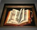 Bild: Michaela Schabel
Buch oder Bild? Gemalte Bilder täuschen Dreidimensionalität vor, hier ein Buch aus dem 16. Jahrhundert in der Ausstellung in der Münchener Kunsthalle.