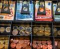 Bild: Jens Büttner/dpa
Meistens ist in Supermarkt-Kassen genügend Wechselgeld. Manchmal geht es aber auch aus - und zwar gerade dann, wenn man selber endlich dran ist.