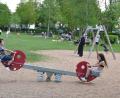 Bild: hcz
An heißen Sommertagen wird der Sand am Kinderspielplatz glühend heiß. Hier braucht es eine Beschattung.