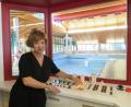 Bild: ubb
Am ehemaligen Schaltpult ist Susanne Neumann bereits fündig geworden. Sie aktiviert die Lichtechnik und könnte auch das tolle Therapiebecken jederzeit wieder mit Wasser füllen. Aber das ist Zukunftsmusik.