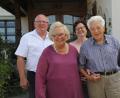 Bild: frd
Zur goldenen Hochzeit gratulierten Bürgermeister Heinz Weigl und Tochter Sabine. Mit der übrigen Familie wurde bereits am Sonntag vorgefeiert.