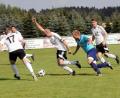 Bild: hho
Vor drei Wochen gewann der TSV Konnersreuth (Matthias Härtl, Zweiter von rechts) das Derby gegen den SV Steinmühle mit 2:0. Am Sonntag steht wieder ein Nachbarduell auf dem Programm. Die auf Rang drei liegenden Konnersreuther empfangen die zweitplatzierten Sportfreunde Kondrau. Beide Teams haben 13 Punkte auf dem Konto und sind noch ungeschlagen.