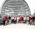 Bild: exb
Die Teilnehmer der Berlin-Fahrt beim Gruppenbild mit Dr. Silke Launert (Mitte) vor der Kuppel des Reichstagsgebäudes.