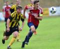Bild: A. Schwarzmeier
Kann Kulmains Kapitän Florian Greger (rechts) seine Abwehr zusammenhalten? Der SV Schwarzhofen ist für seine Spielstärke und Offensivkraft bekannt.