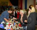 Bild: bey
Der erste Nachtflohmarkt der Vohenstraußer SPD in der alten Turnhalle kommt bei den Kunden bestens an.