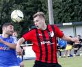 Bild: Hirsch
Der SC Ettmannsdorf drehte das Spiel und gewann gegen den SV Etzenricht mit 2:1. Die Szene zeigt den Etzenrichter Chousein Chousein (links) im Zweikampf mit dem Ettmannsdorfer Timo Vollath.