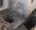 Bild: dl
Bei den Bodenuntersuchungen sind Mauerreste der alten Schmiede in Thanstein aufgetaucht. Das alte Schulhaus wurde darauf errichtet.