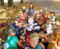 Bild: exb
Bei der Ferienprogramm-Aktion des Geopark Bayern-Böhmen mit Geoparkrangerin Angela Scharnaglging (hinten Mitte) es um Schotter, Kies und Kohle.