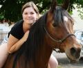 Bild: Petra Hartl
Anne Sophie Vogl ist seit Dezember Volontärin bei der Amberger Zeitung und Oberpfalz-Medien. Für die Serie „Mein schlimmster Ferienjob“ erinnert sich die 24-Jährige an ihre Zeit auf einem Ponyhof.