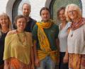 Bild: eib
Verantwortliche der Nature Community begrüßen zum Tag der Offenen Tür: (von links) Karin Magnus, Brigitte Schedler (Vorstand), Christoph Dold (Vorstand), Nico Mews (Permakultur), Heike Natterer (Kinderbetreuung), Manuela Grafe-Ginati. (Vorstand).