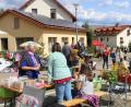 Bild: mnt
Verschiedene Aussteller am Dorfplatz hatten Dekoartikel und Handarbeitsgegenstände ausgestellt. Auf dem Flohmarkt wurde dagegen Spielzeug, Antiquitäten und auch so manche Rarität gehandelt.