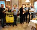 Bild: ksi
Anstoßen auf eine zünftige Kirchweih, von links Vertriebsleiter Josef Neidl, Festwirt Gerhard Böckl, Markträtin Gabi Wittleben, Bürgermeister Manfred Rodde, Vertriebsleiter Michael Weile, Sebastian Ebnet, Josef Ebnet und Marktrat Hubert Piehler.