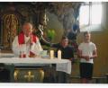 Bild: exb
Pater Peter Zillich, Zelebrant und Prediger beim Jakobifest in Bruch mit den Ministranten Peter und Josef Stier aus Bärnau