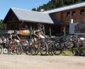 Bild: exb
Fahrräder und die Weidener Hütte gehören zusammen. In letzter Zeit stehen aber immer mehr E-Bikes vor der Hütte in den Tuxer Alpen.