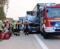 Bild: td
Der weiße Kleintransporter krachte in zwei Sattelschlepper am Stauende auf der A6 zwischen Amberg-Ost und Schmidgaden. Der Fahrer hatte keine Überlebenschance.
