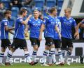 Bild: jrh
Wer zuletzt jubelt in der Schüco-Arena: Bielefelds Torschütze Julian Börner (2.v.l) feiert seinen Treffer zum 1:1 mit Keanu Staude (l-r), Andreas Voglsammer, Brian Behrendt, Nils Seufert und Manuel Prietl. Zum Schluss dürfen die Arminen über fünf Treffer jubeln.