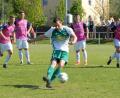 Bild: Rudi Gebert
Manuel Dürbeck (grünes Trikot) war in Lichtenfels der Matchwinner des SV Mitterteich. Zunächst verwandelte der Kapitän einen Foulelfmeter zum Ausgleich, später erzielte er auch den 2:1-Siegtreffer.
