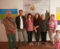 Bild: exb)
Bei der Finissage der Werkschauschau "Kunst für alle" entstand dieses Foto mit den ausstellenden Künstlern (von links) Friedrich Wilhelm Stumpfi, Thomas Zilch, Angelika Pesold, Arzy Urmanova, Renate Ullmann und Gerlinde Turban.