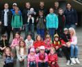 Bild: wro
Eine spannende Schnitzeljagd bereitet die Faschingsgesellschaft „Weiß-Blau“ den Kindern im Ferienprogramm. Begleitet werden sie vom Team unter der Leitung von Vorsitzenden Kathrin Gleißner (oben rechts).