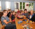 Bild: bey
Stifteboxen und kleine Schatzkisten basteln die Jungen und Mädchen beim Kinderferienprogramm der Parksteiner SPD.
