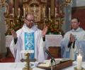 Bild: swo
Pfarrer Martin Schöpf (links) kommt gerne jedes Jahr zurück in seine Primizkirche, um mit den Wallfahrern Gottesdienst zu feiern. Besonders gerne auch mit seinem Kurskollegen Pfarrvikar Christian Preitschaft (rechts): Die beiden empfingen vor neun Jahren gemeinsam die Priesterweihe.