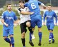 Bild: Hubert Ziegler
SV Raigering II - SG SF Ursulapoppenricht I / DJK Gebenbach III 2:4 (2:3)

Sason: 2018719, 7. Spieltag

Ein Kopfballduell zwischen dem Raigeringer Spielertrainer Michael Sommerer (rechts) und Torschütze David Körmer (Mitte) von der SG Upo, beobachtet vom Raigeringer Torschützen Benjamin Schertl (links) und Oliver Zweck (rechts hinten)

Bild: Ziegler