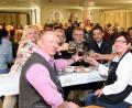 Bild: bgm
Schatzmeister Hans Schreyegg (Mitte) hat die Weine ausgesucht, die die Neustädter CSU um (vorne, von links) Thomas Spörl, Marianne Lebegern und Rupert Troppmann bei ihrem Weinfest anbietet. Auch Dagmar Nachtigall (zweite Reihe von links) und Andrea Lang statten den Neustädtern einen Besuch ab.
